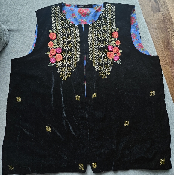 Embroidered Velvet Vest NWOT - Picture 1 of 7